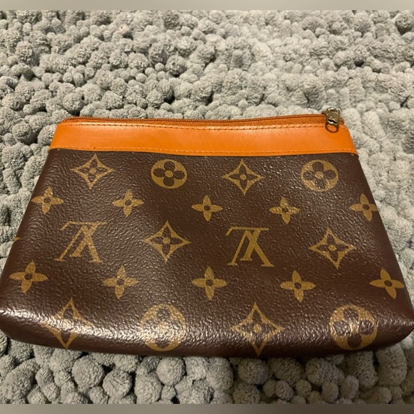 LV logo patterned zipper change purse wallet - Picture 2 of 6